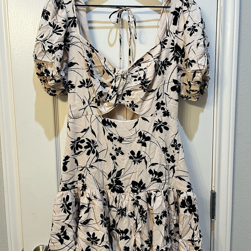 Astr Black and White Puff Sleeve Sundress